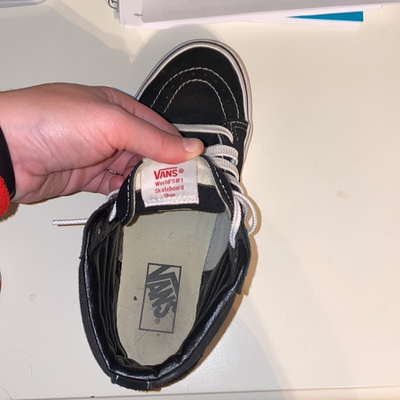 Vans - Picture 2 of 4